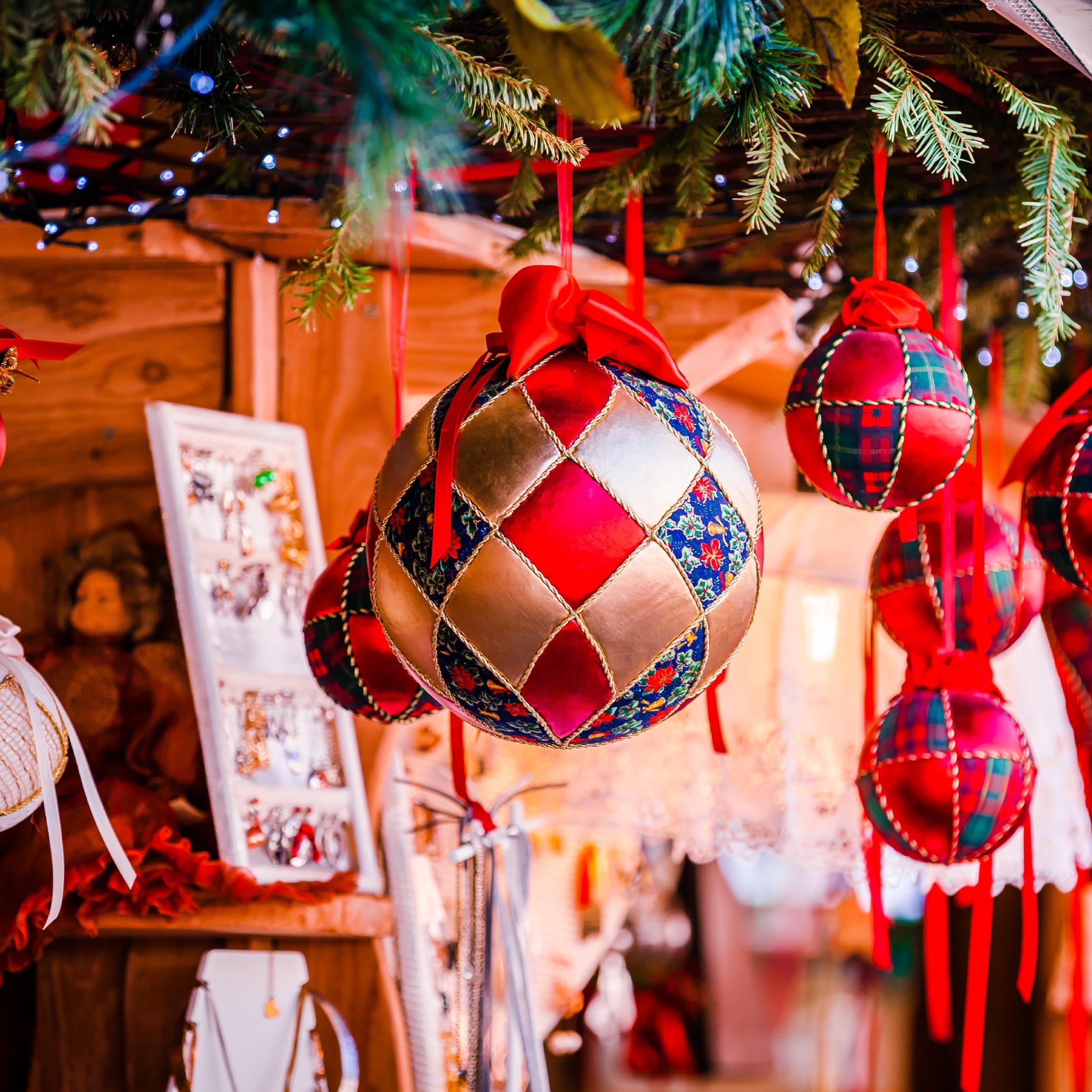 christmas-decorations-on-trentino-alto-adige-ital-2026-09-24-09-21-55-utc